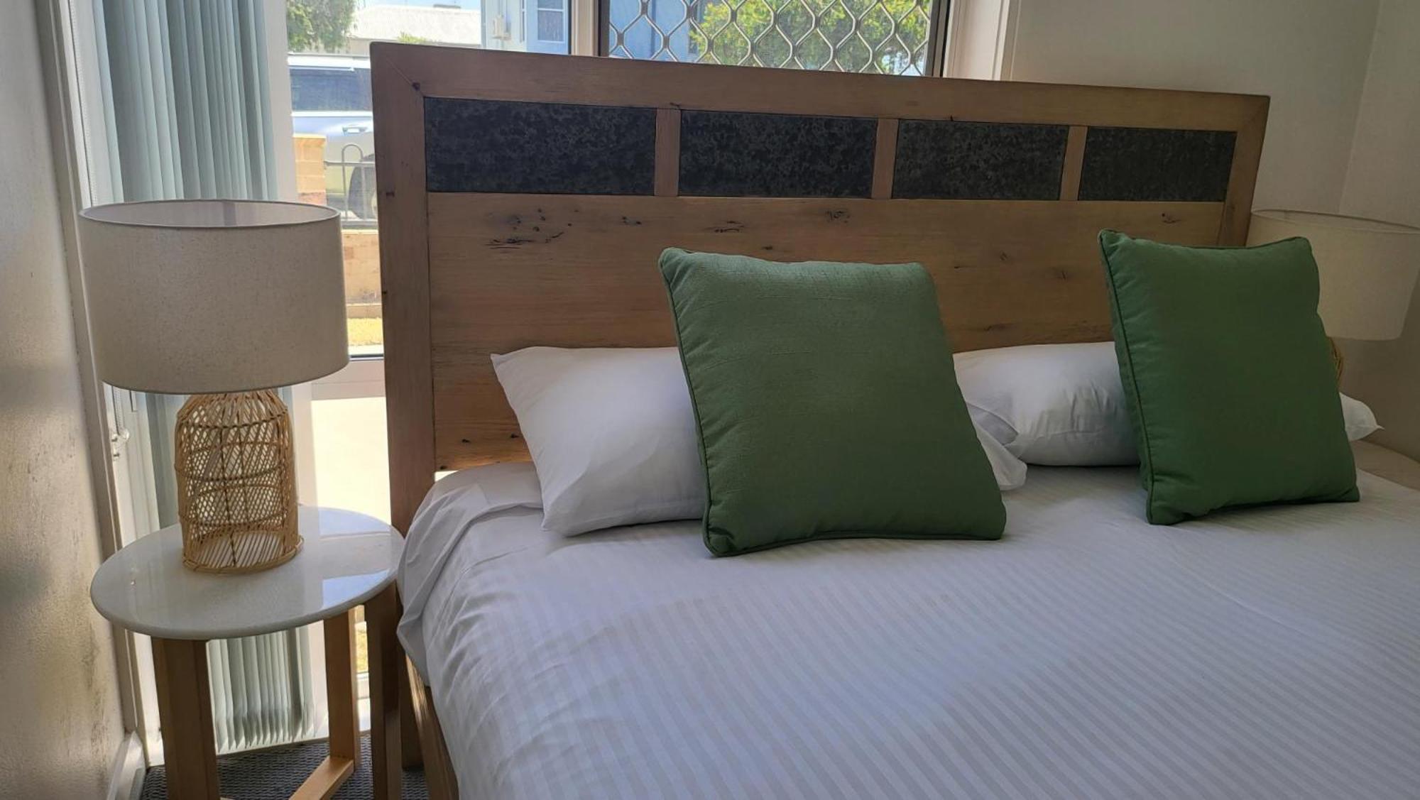 Husky 19 Beautifully Appointed Apartments - Great Location - In The Heart Of Husky ハスキッソン エクステリア 写真