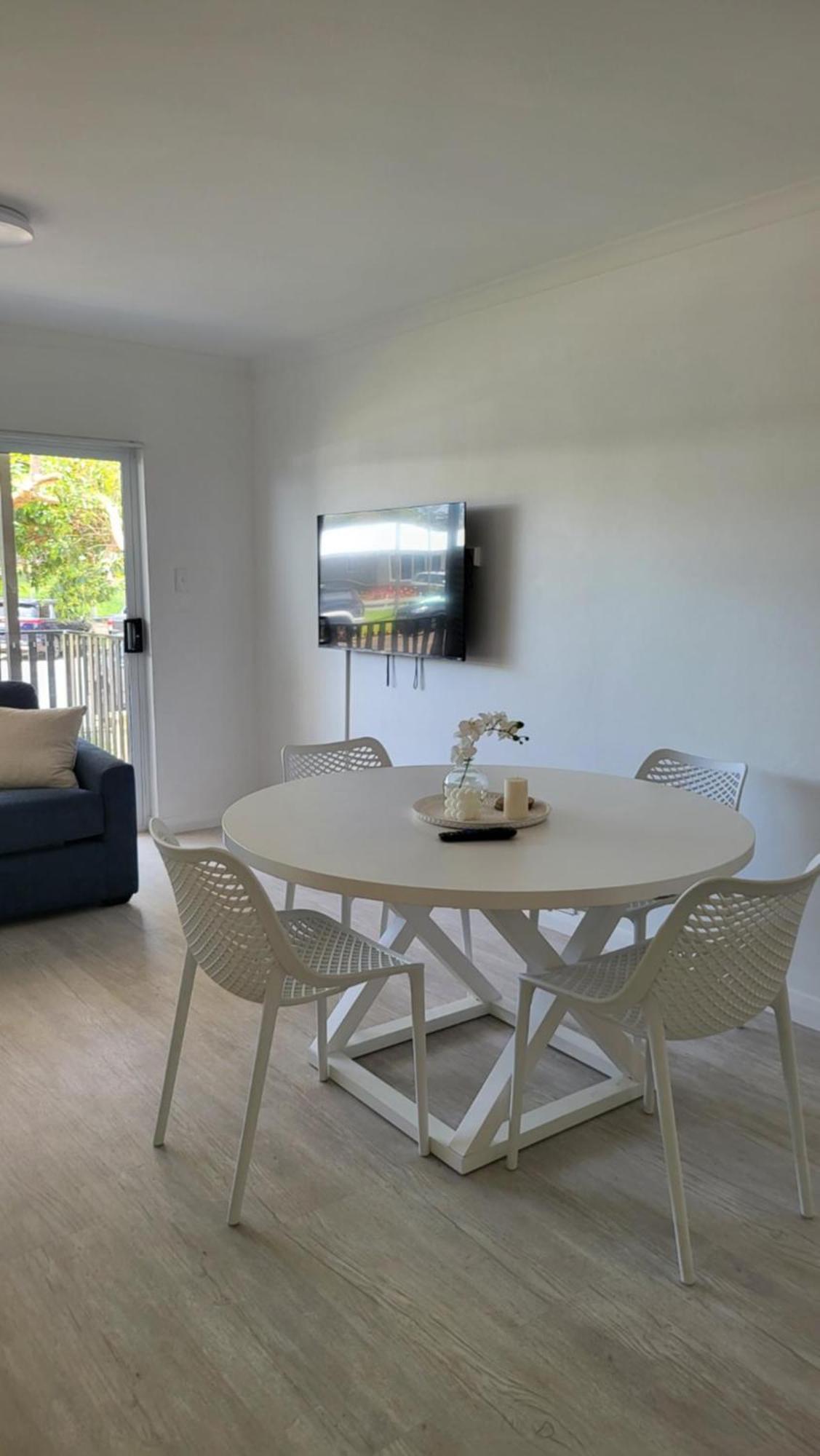 Husky 19 Beautifully Appointed Apartments - Great Location - In The Heart Of Husky ハスキッソン エクステリア 写真