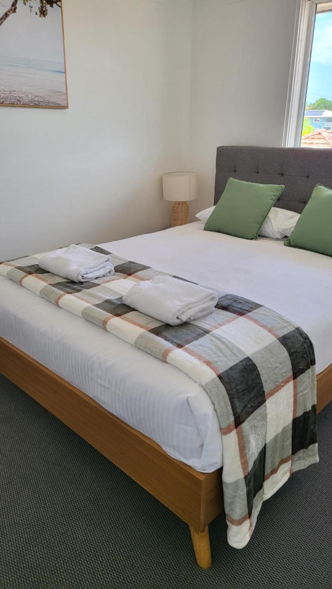 Husky 19 Beautifully Appointed Apartments - Great Location - In The Heart Of Husky ハスキッソン エクステリア 写真